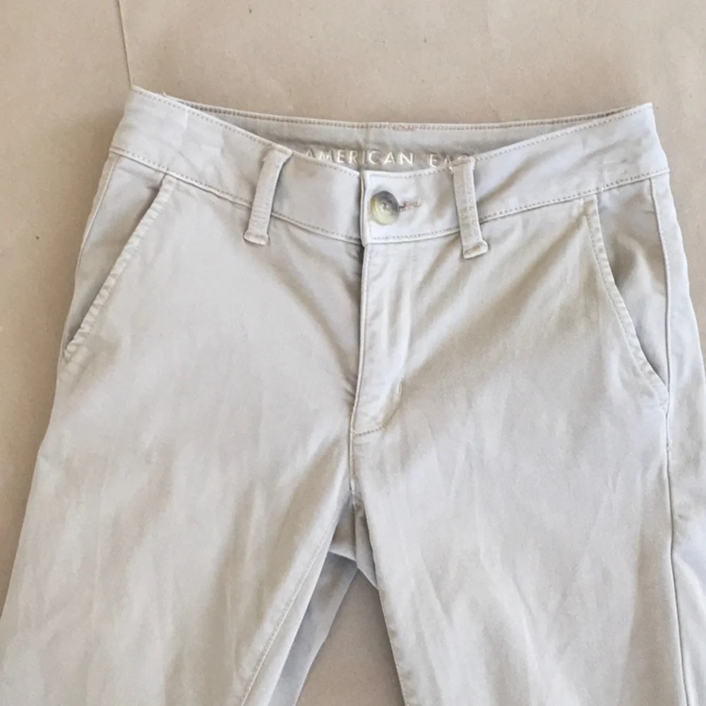 American Eagle Denim Super Stretch Skinny Pant - Desert Sand - Size 0 SHORT